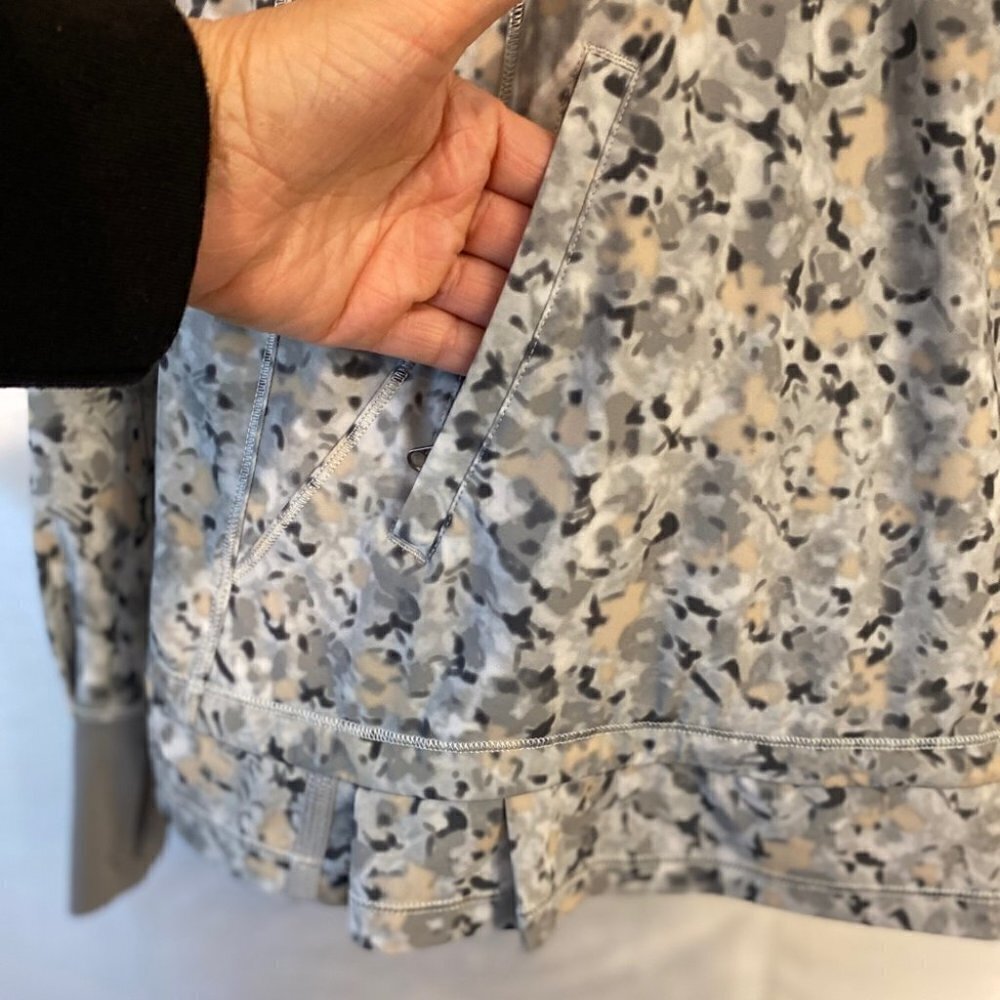 Lululemon Gather Me Slightly Ladies 6 Grey Floral - Picture 5 of 16